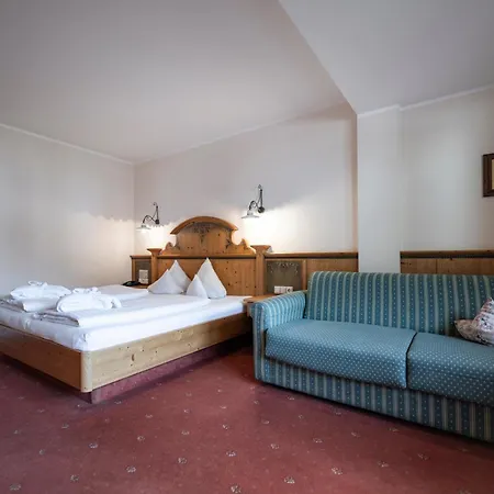 Posthaus Stubai&smart Отель Фульпмес